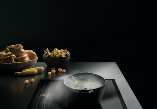Falmec Sintesi Black stijlvolle inductie kookplaat met achterafzuiging