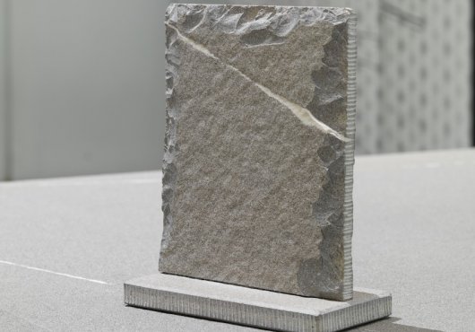 Idylium levert als eerste producent werkbladen van Mineral Stone met doorlopende ader