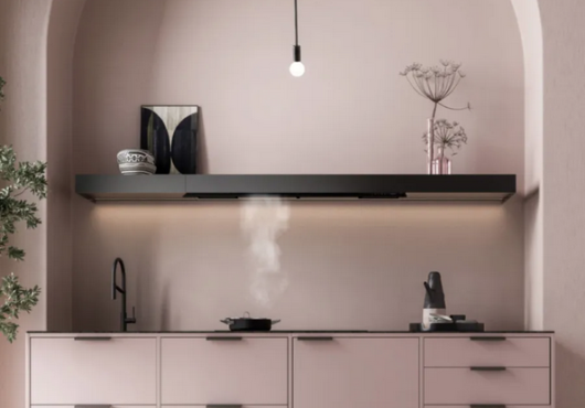 Falmec’s Shelf is een stijlvolle wandplank met geïntegreerde afzuiging voor de eigentijdse keuken